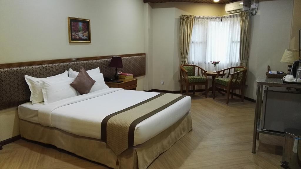 Royal Khattar Hotel Yangon Ngoại thất bức ảnh
