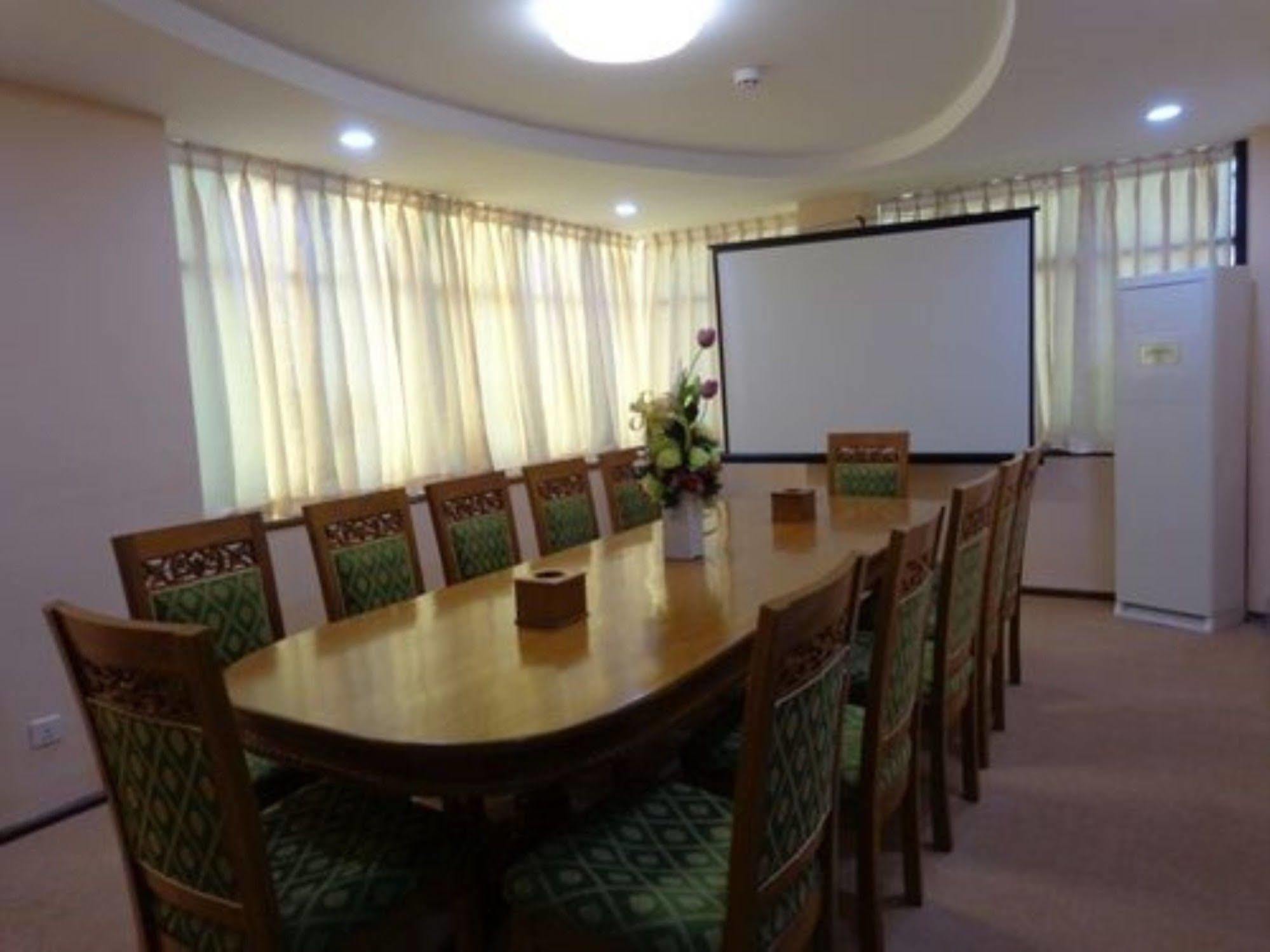 Royal Khattar Hotel Yangon Ngoại thất bức ảnh