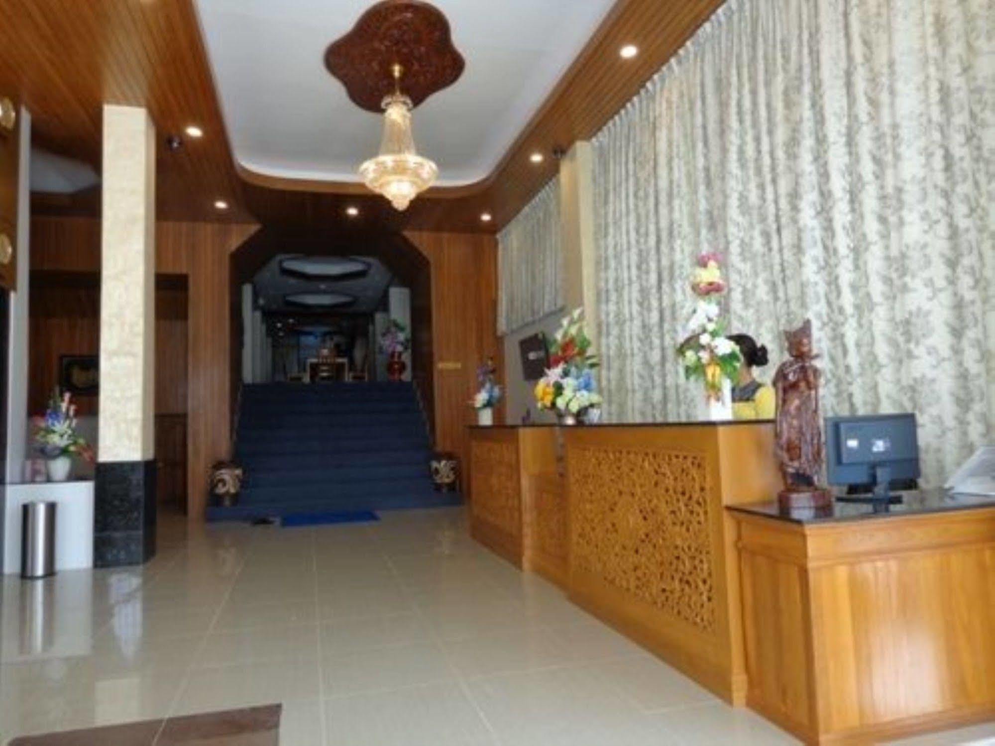Royal Khattar Hotel Yangon Ngoại thất bức ảnh