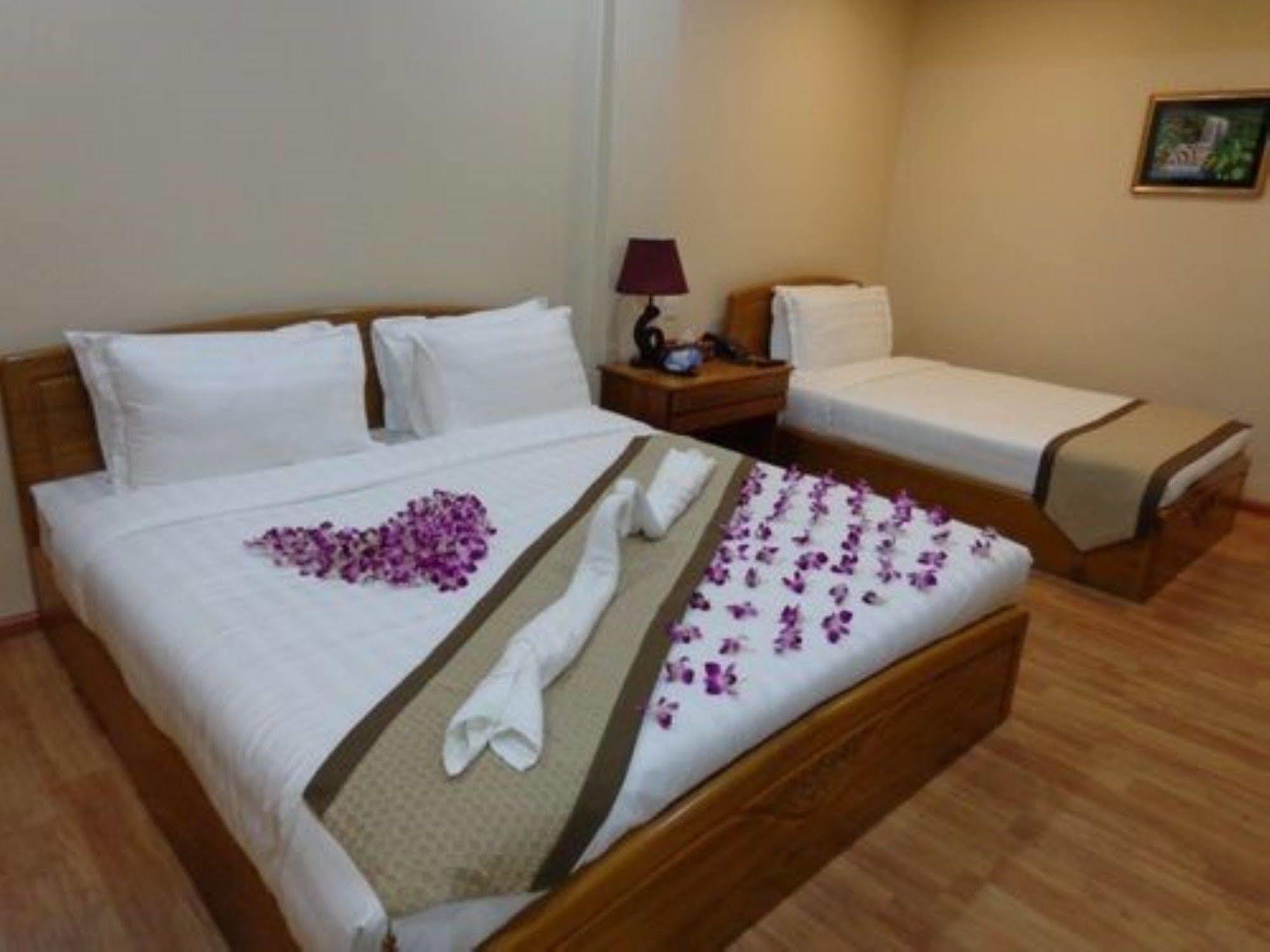 Royal Khattar Hotel Yangon Ngoại thất bức ảnh