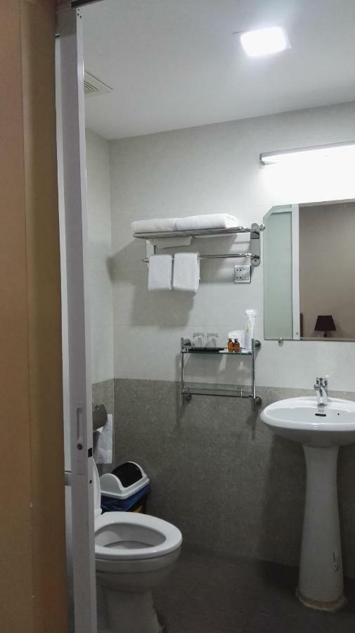 Royal Khattar Hotel Yangon Ngoại thất bức ảnh